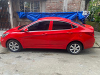 Red Hyundai Verna 1.6 CRDI