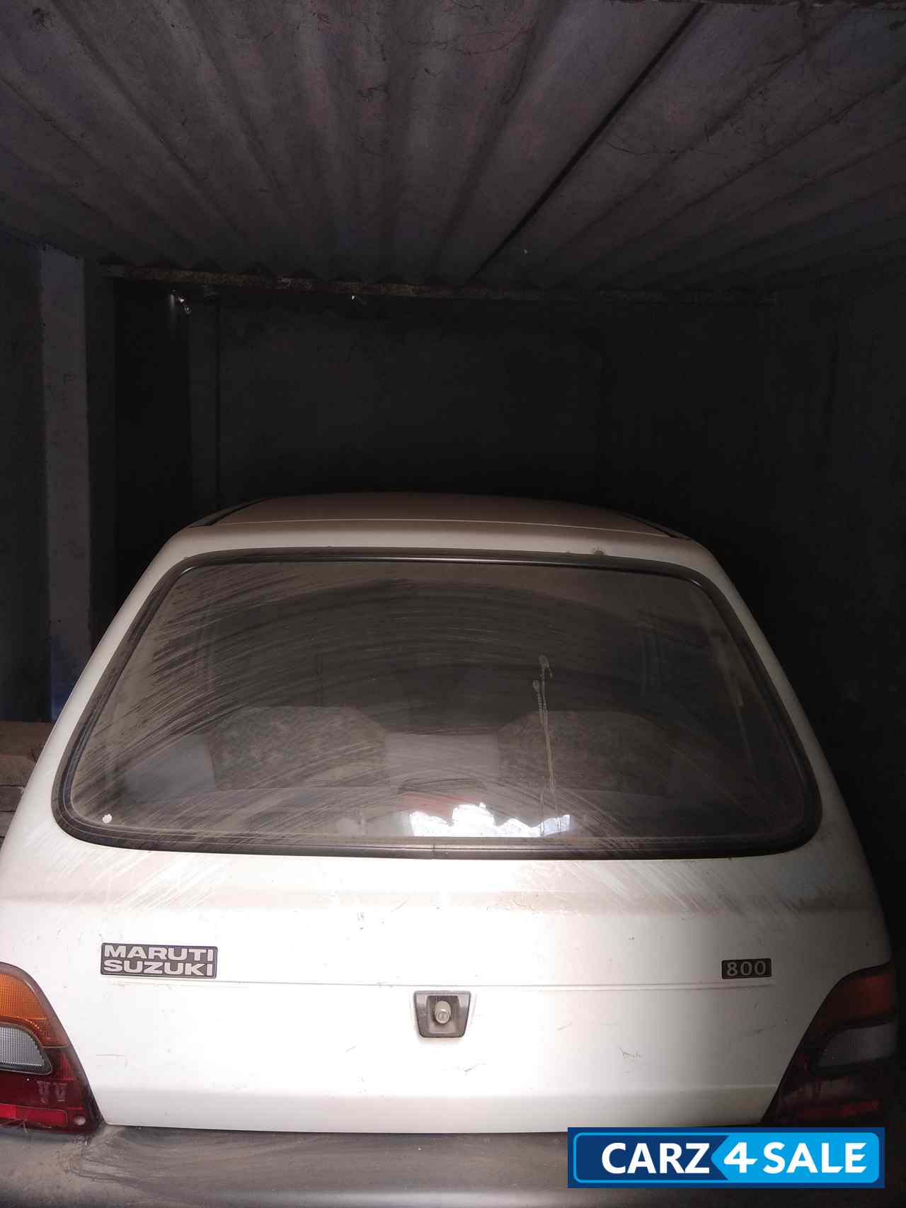White Maruti Suzuki  800