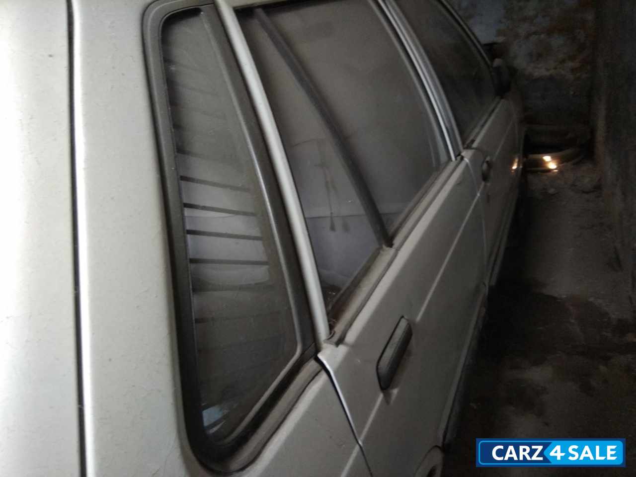 White Maruti Suzuki  800