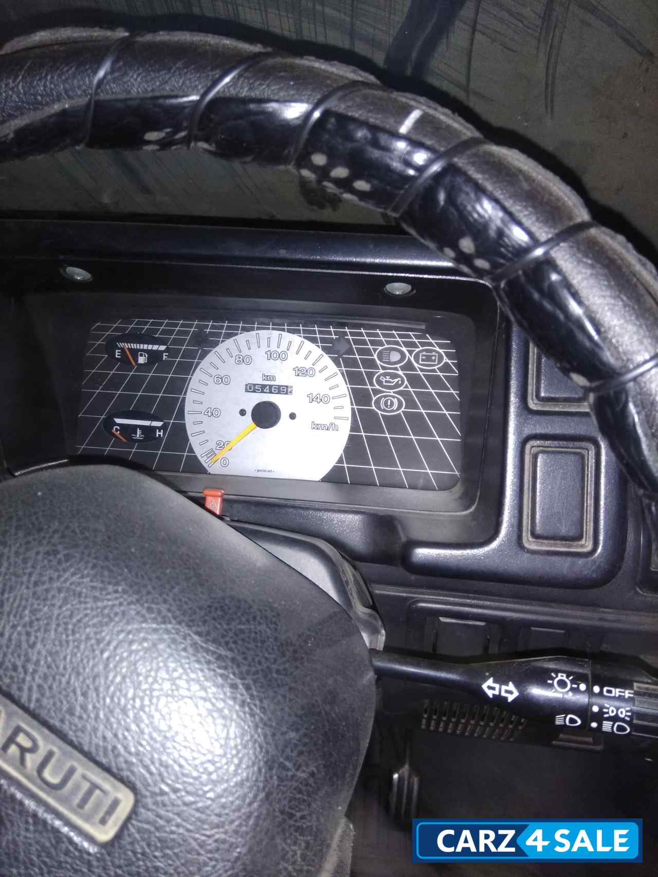 White Maruti Suzuki  800