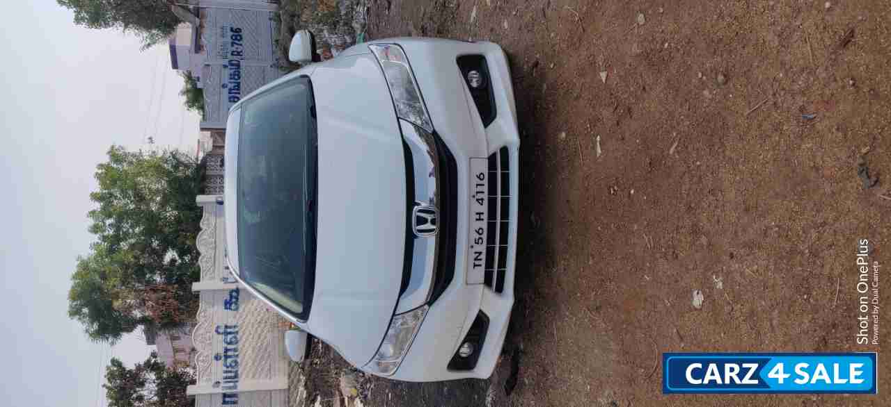 White Honda City 1.5 V MT