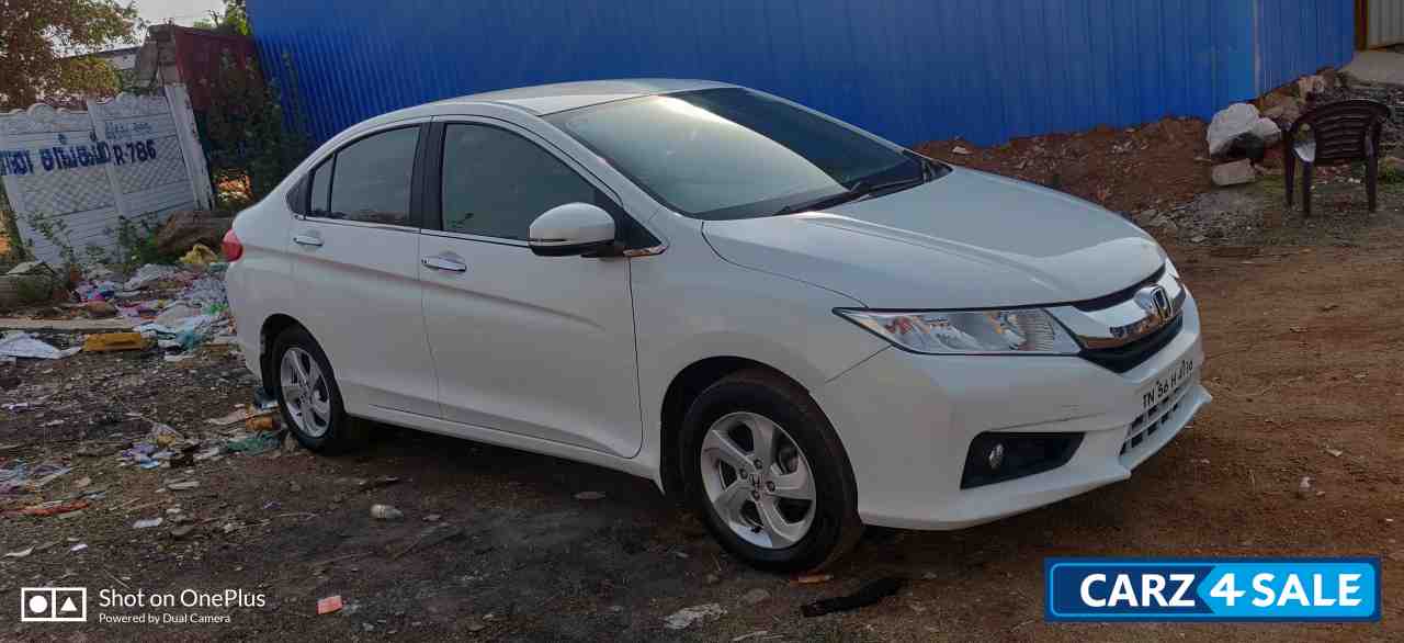 White Honda City 1.5 V MT White Honda City 1.5 V MT