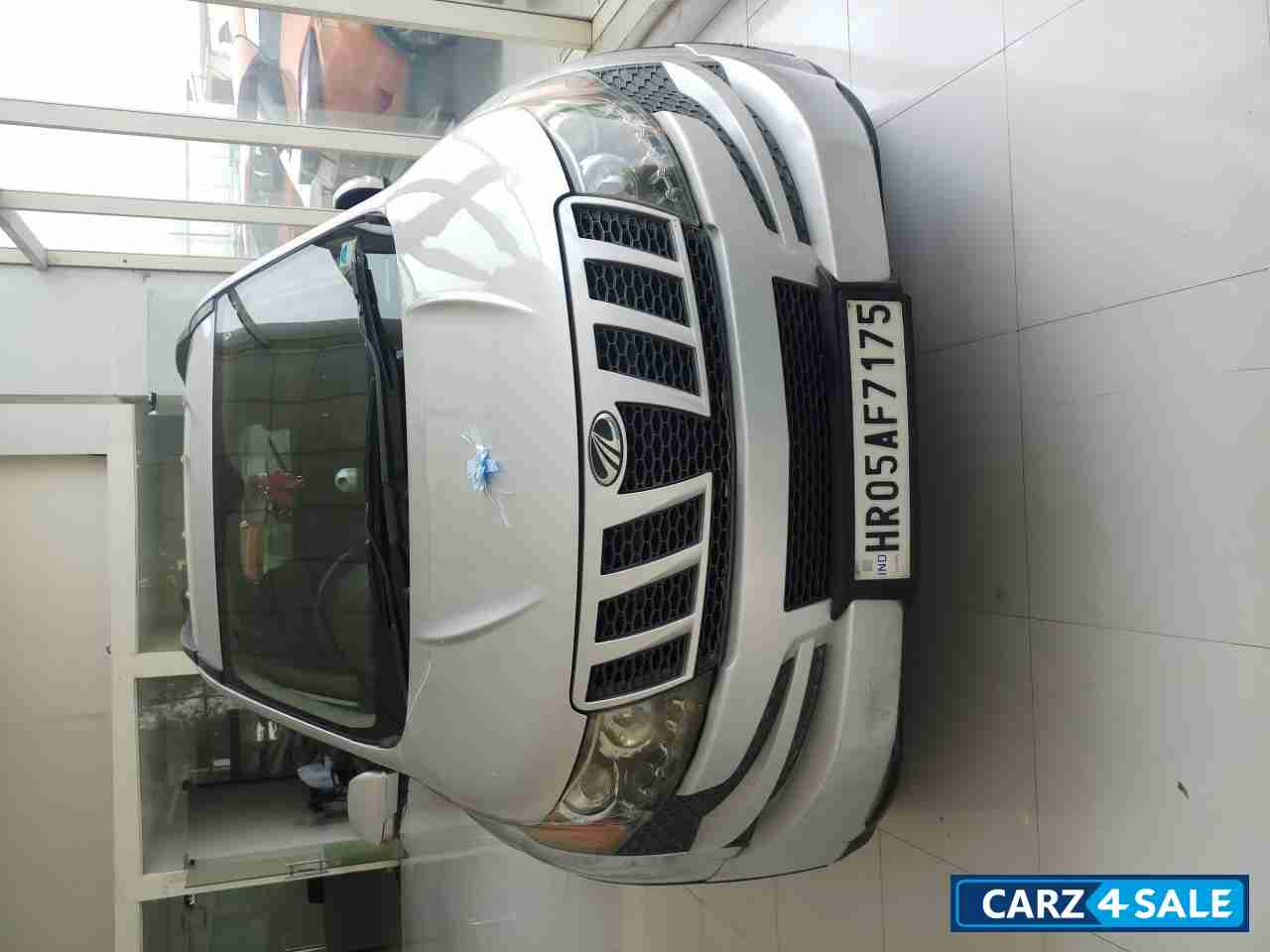 Silver Mahindra XUV 500 W8 4WD