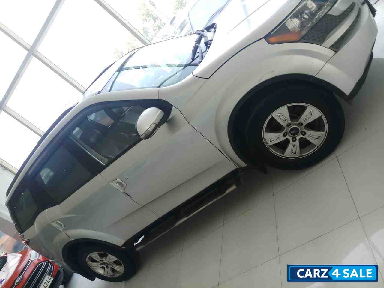Silver Mahindra XUV 500 W8 4WD