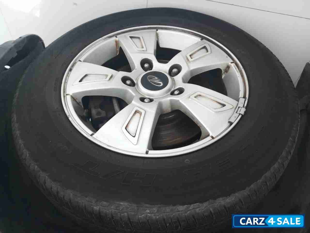 Silver Mahindra XUV 500 W8 4WD