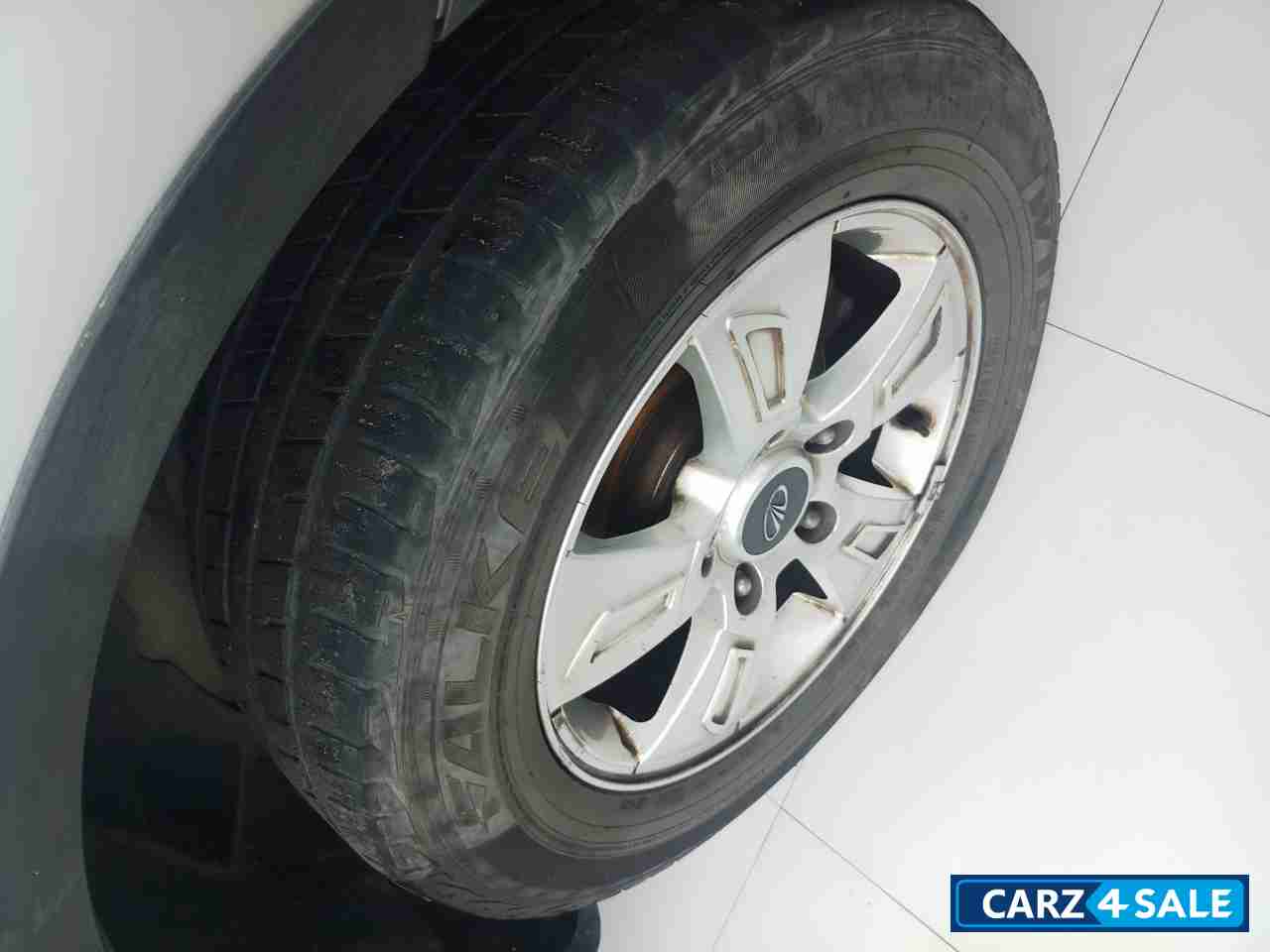 Silver Mahindra XUV 500 W8 4WD