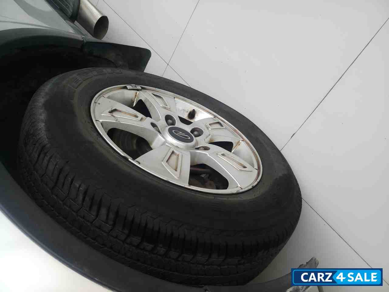 Silver Mahindra XUV 500 W8 4WD