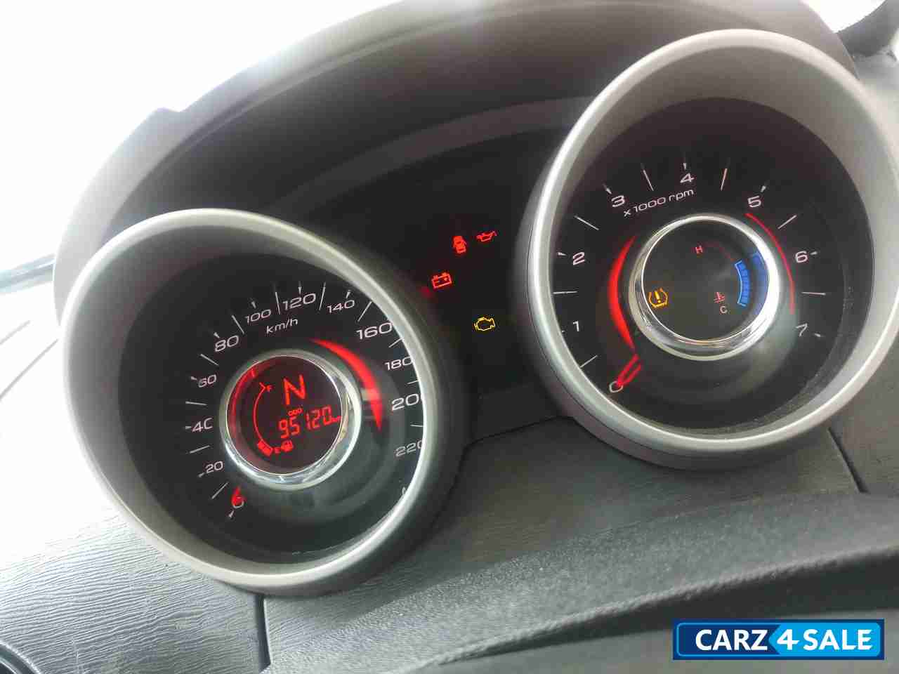 Silver Mahindra XUV 500 W8 4WD