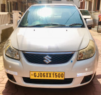 Pearl White Maruti Suzuki SX4 VXi
