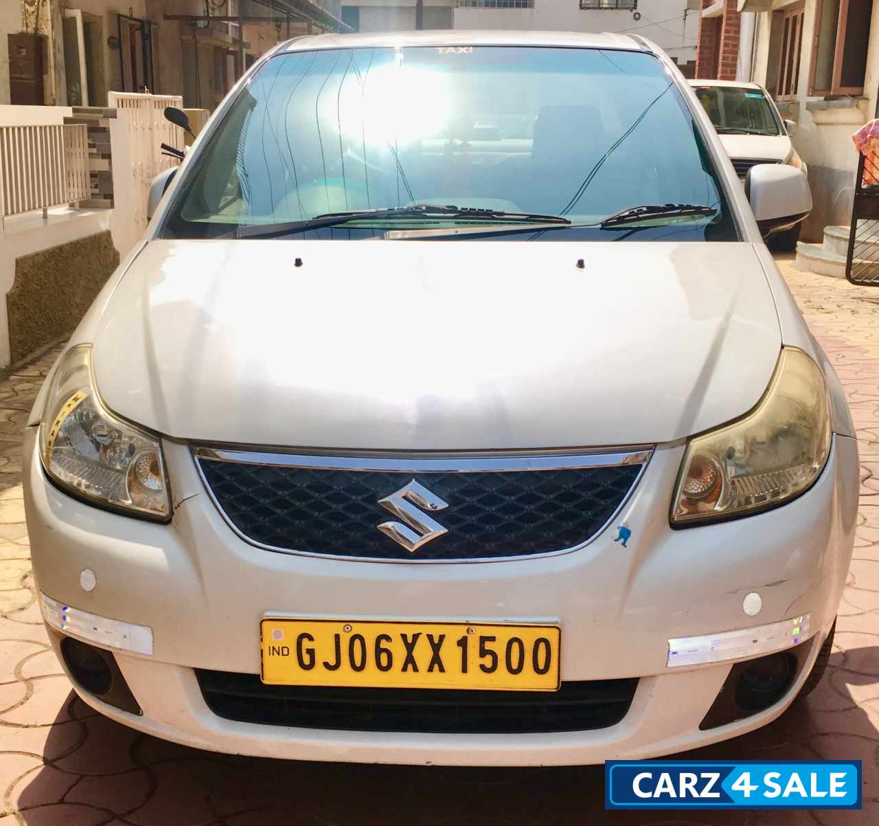Pearl White Maruti Suzuki SX4 VXi
