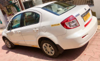 Pearl White Maruti Suzuki SX4 VXi