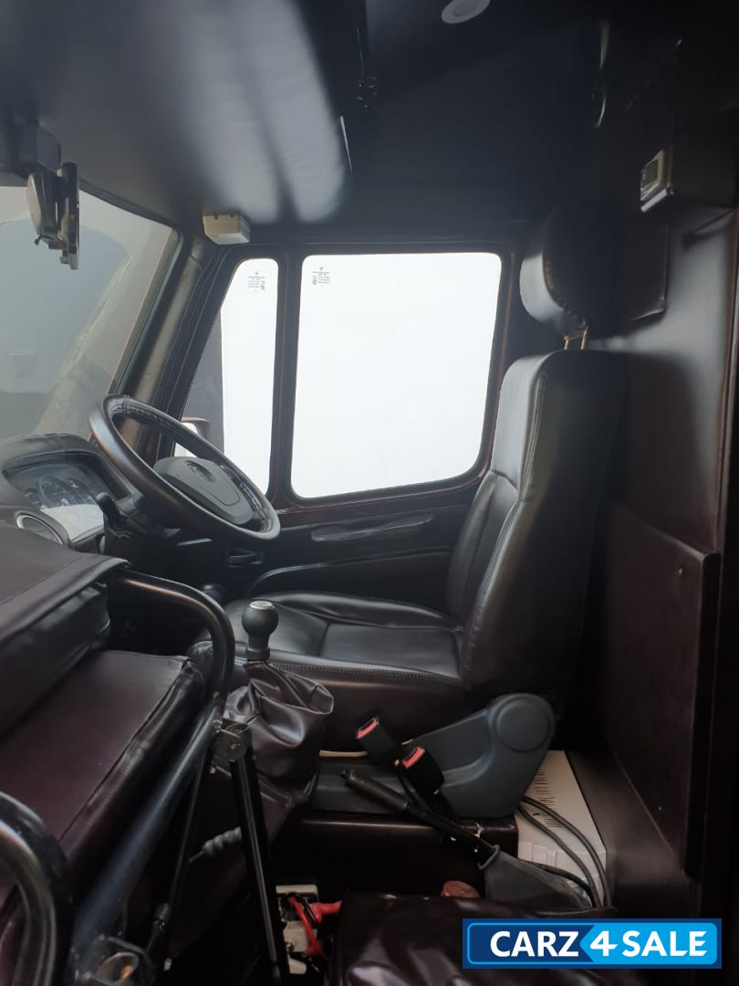 Meroon Force Motors Traveller Caravan  - Camper van