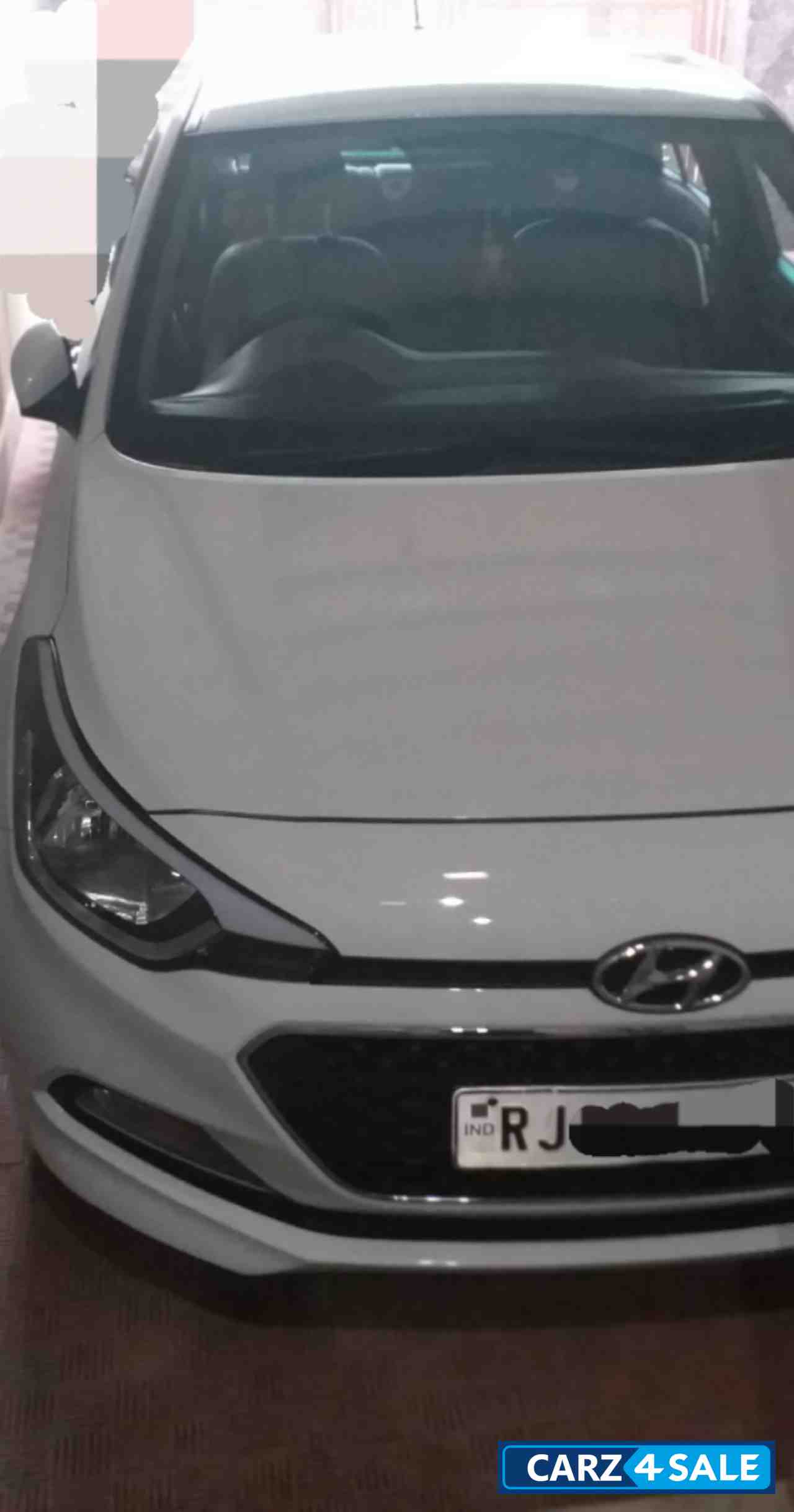 Polar White Hyundai Elite i20 Asta 1.2