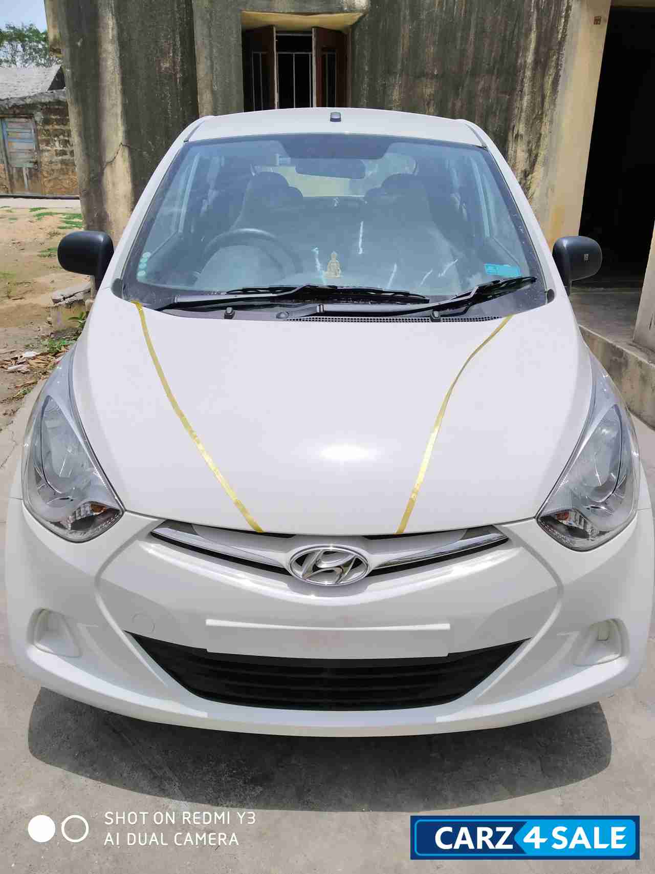 White Hyundai Eon Era plus