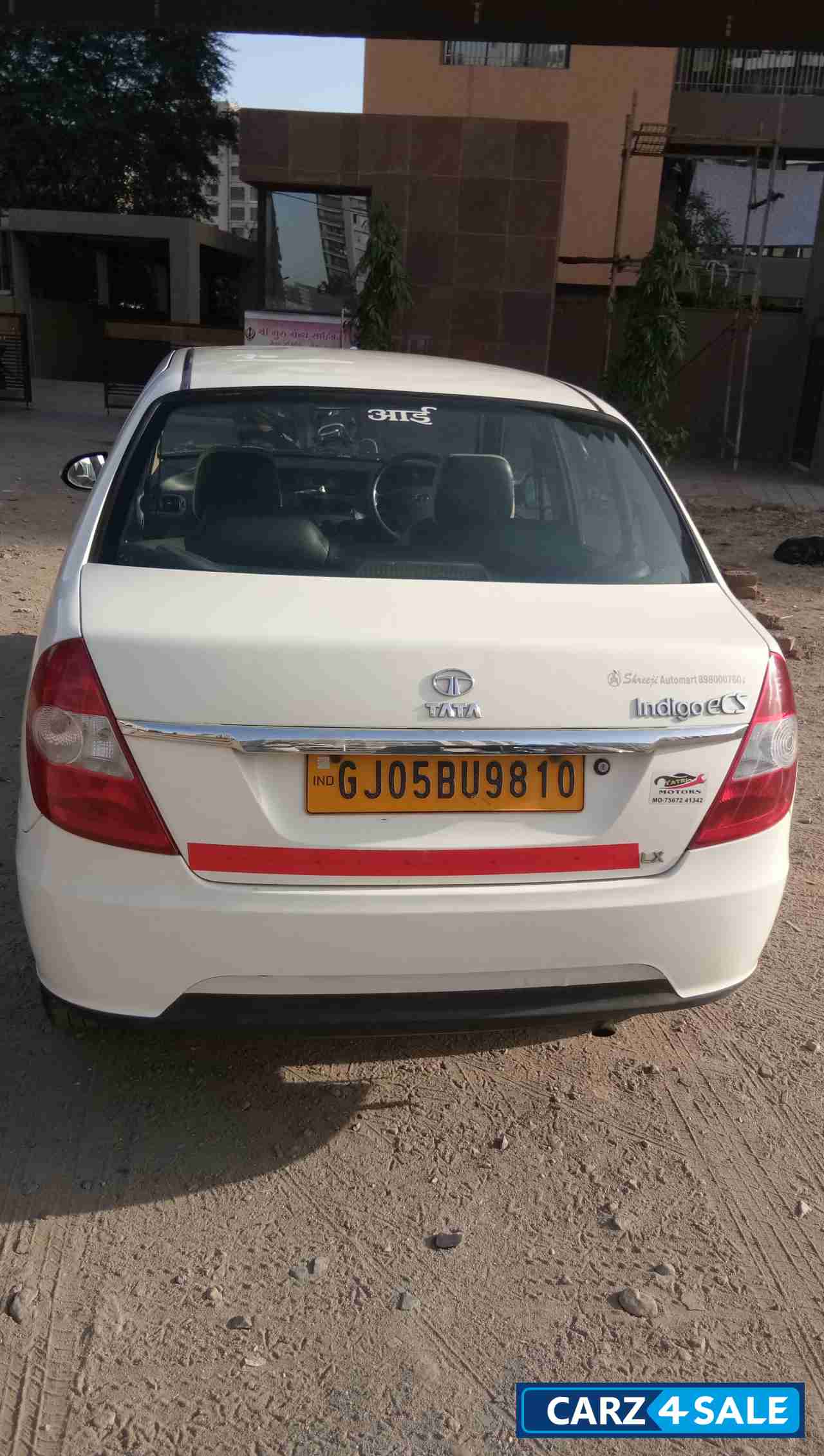 White Tata Indigo eCS LX CR4 BS-IV White Tata Indigo eCS LX CR4 BS-IV