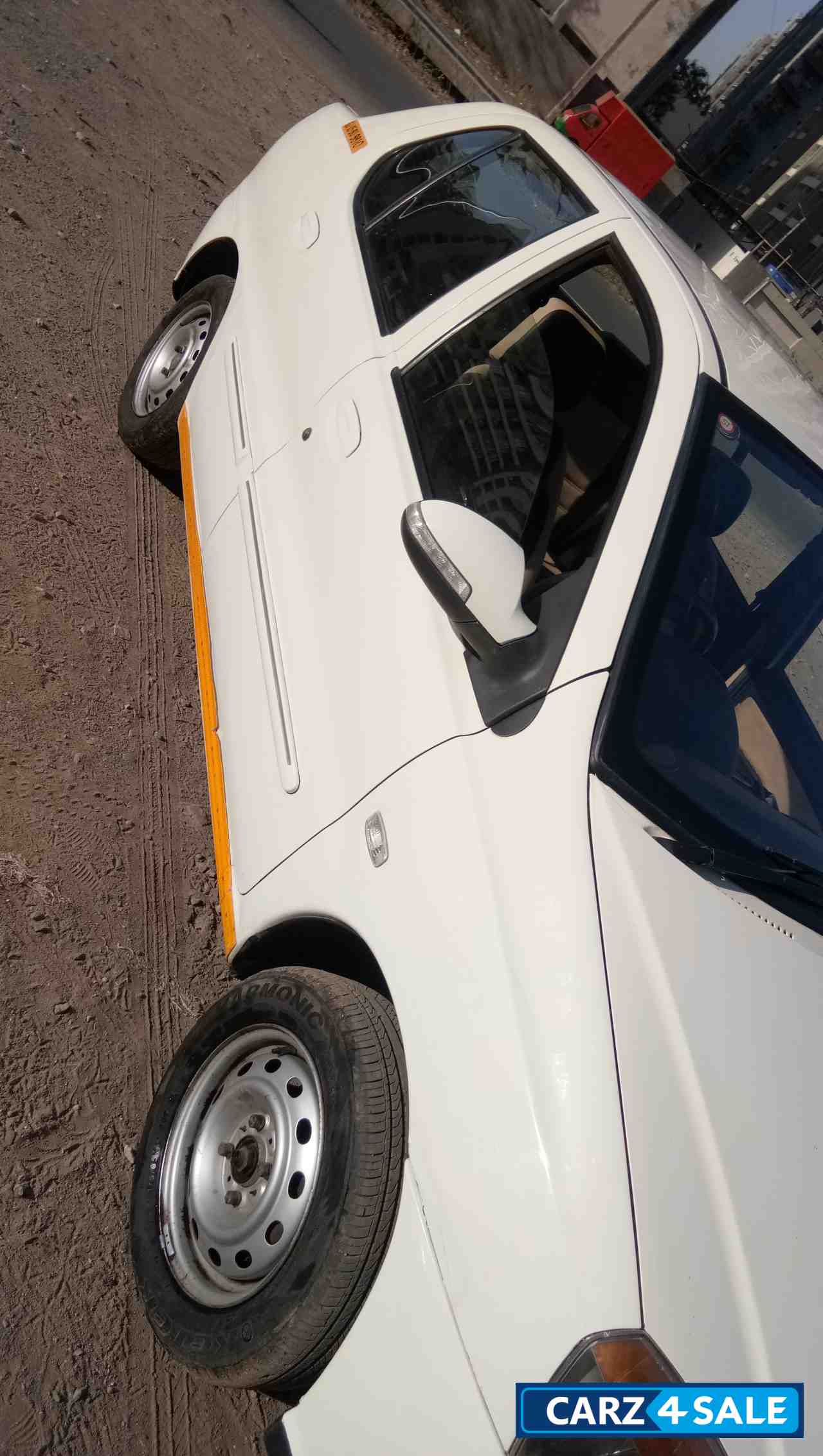 White Tata Indigo eCS LX CR4 BS-IV White Tata Indigo eCS LX CR4 BS-IV