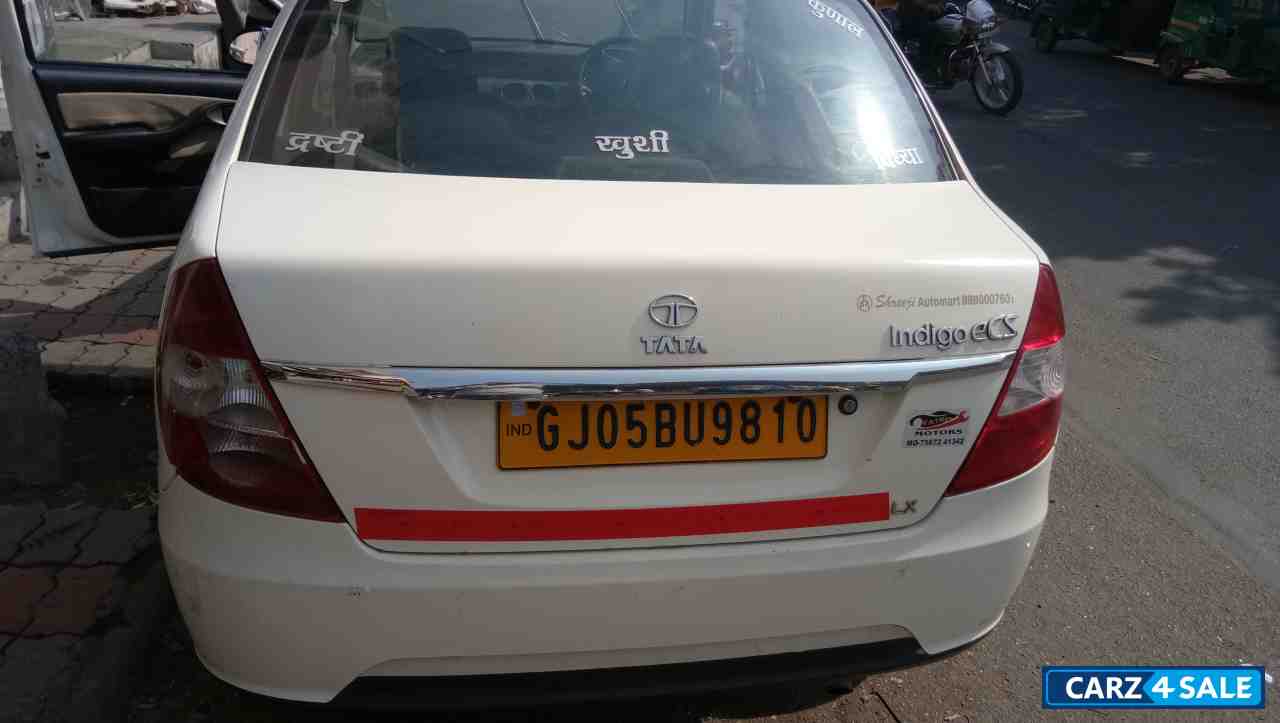 White Tata Indigo eCS LX CR4 BS-IV White Tata Indigo eCS LX CR4 BS-IV