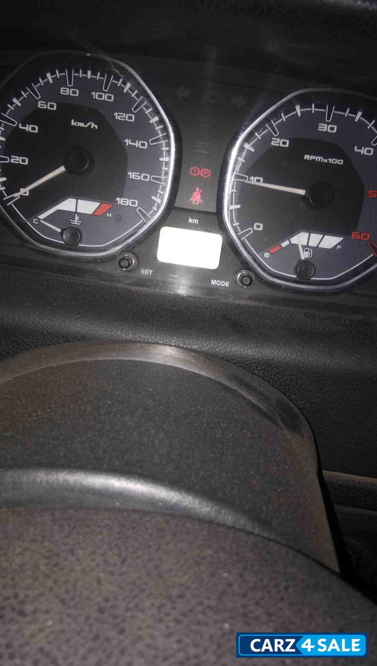 White Tata Indigo eCS LX CR4 BS-IV White Tata Indigo eCS LX CR4 BS-IV