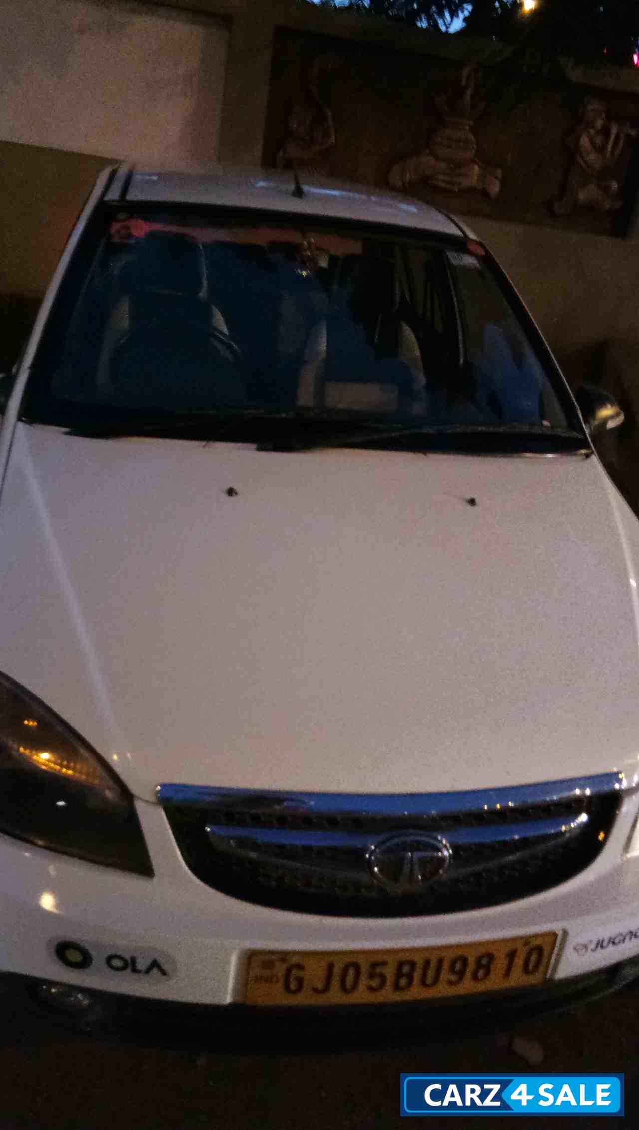 White Tata Indigo eCS LX CR4 BS-IV White Tata Indigo eCS LX CR4 BS-IV