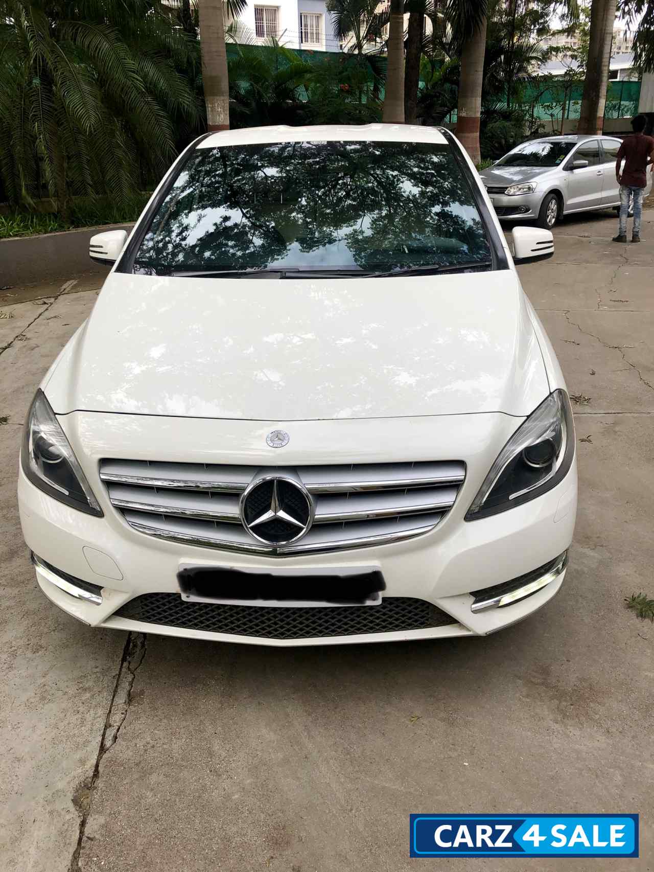 White Mercedes-Benz B-Class B180