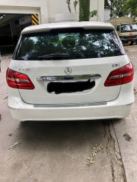 White Mercedes-Benz B-Class B180