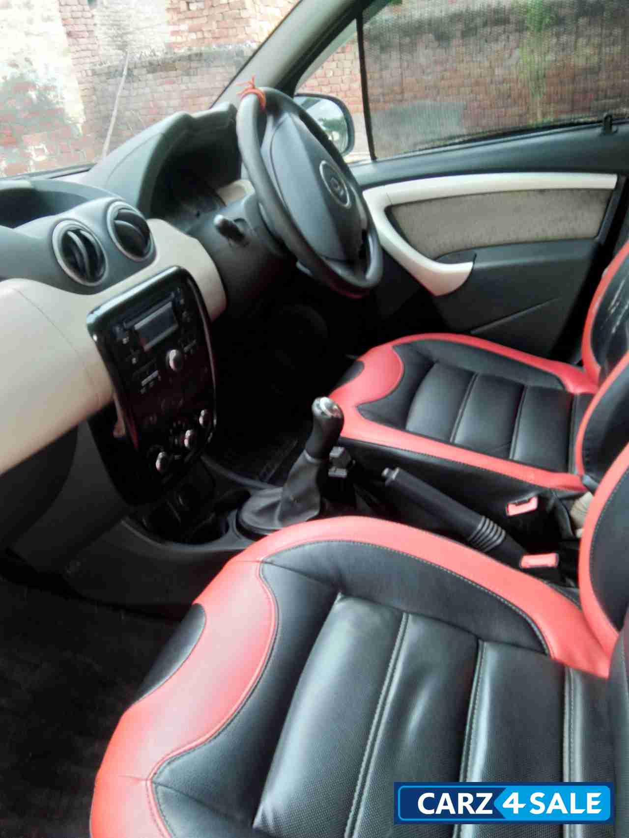 Black Renault Duster 85 PS Diesel RxL