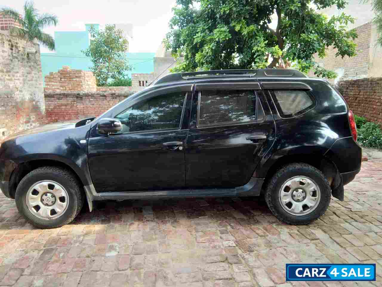 Black Renault Duster 85 PS Diesel RxL