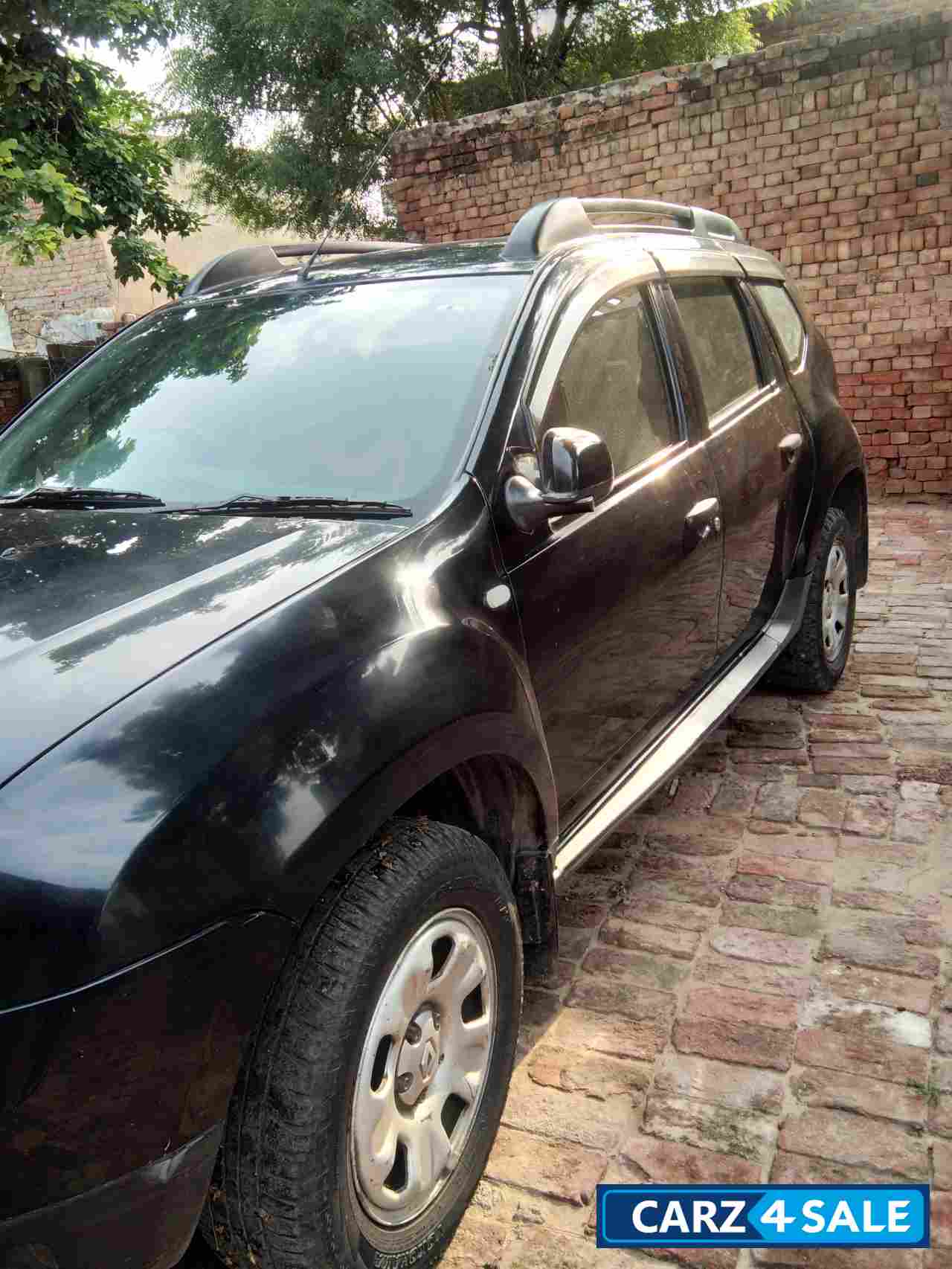 Black Renault Duster 85 PS Diesel RxL