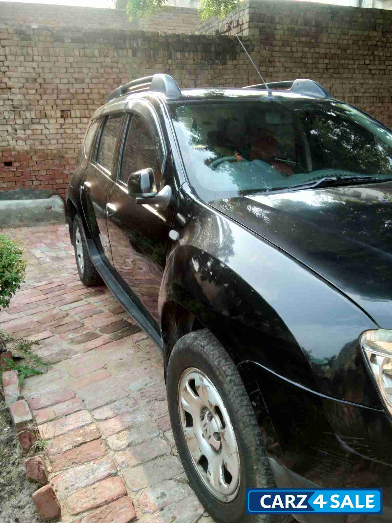 Black Renault Duster 85 PS Diesel RxL