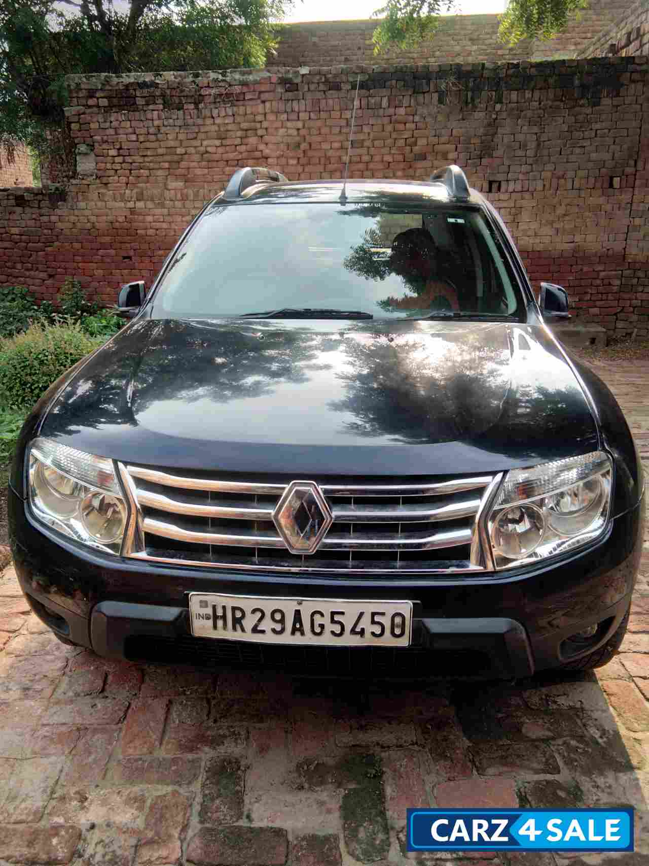 Black Renault Duster 85 PS Diesel RxL