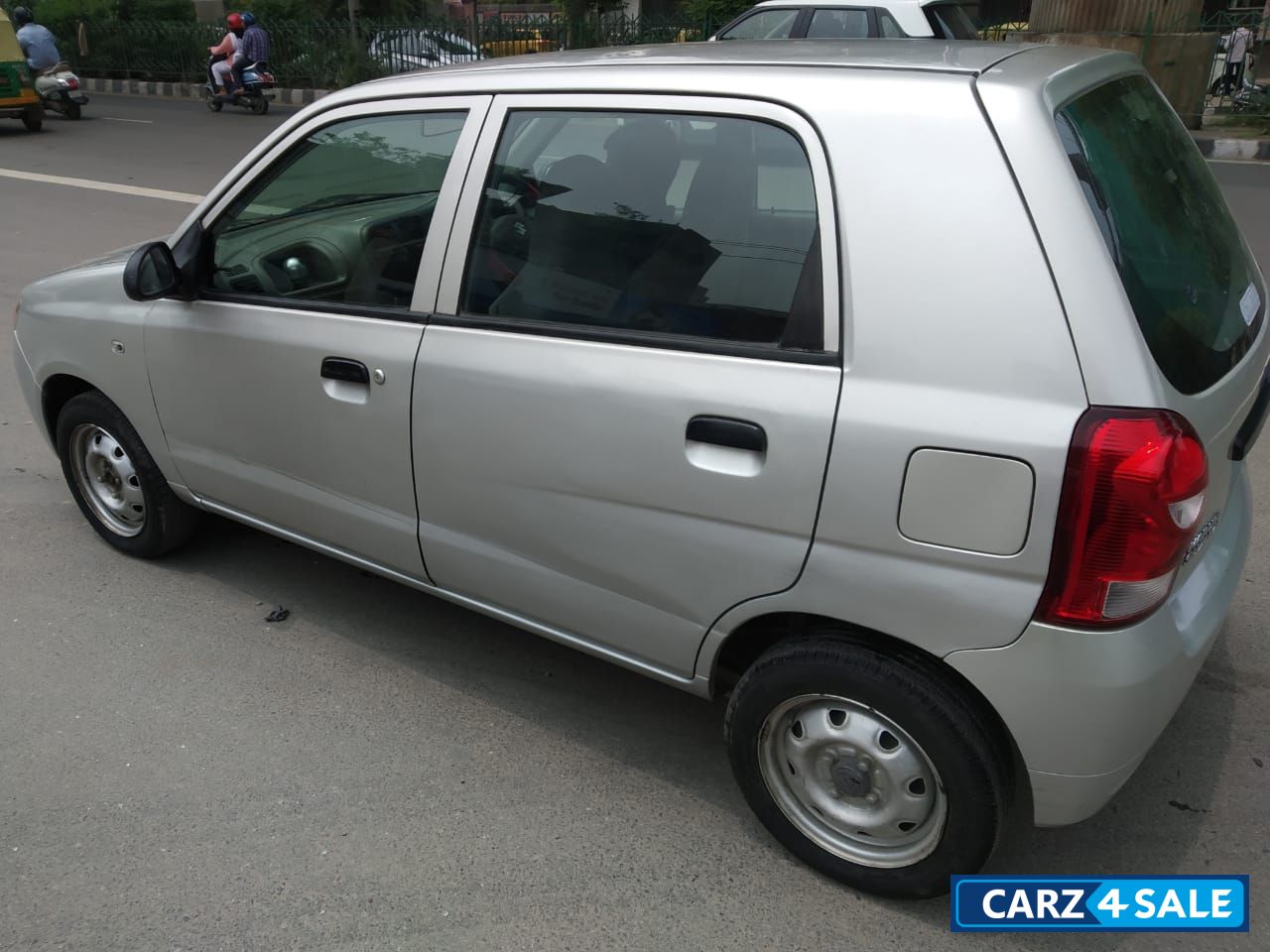 Silver Maruti Suzuki 1000 AC