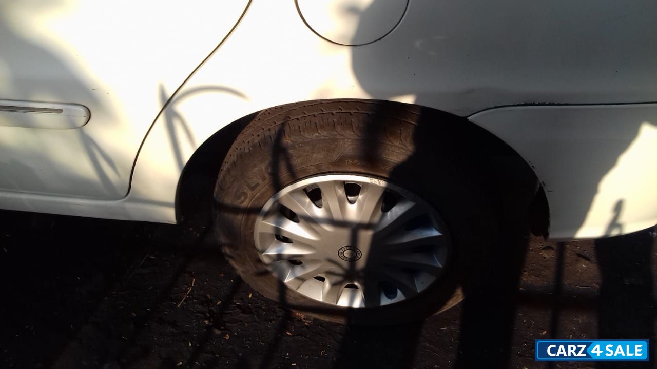 Tata Indigo eCS LX CR4 BS-IV Tata Indigo eCS LX CR4 BS-IV