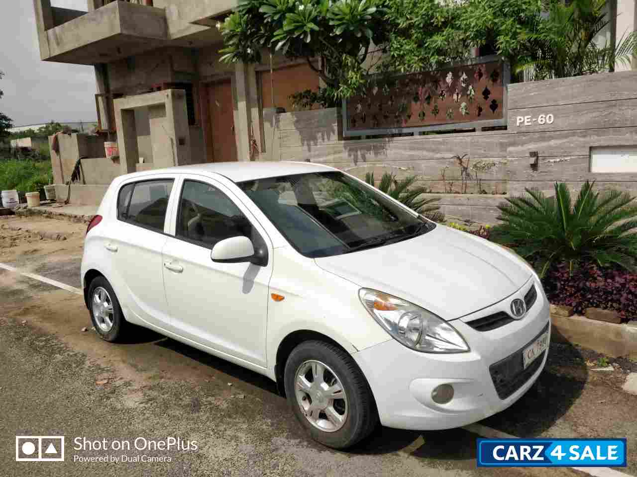 White Hyundai i20 Asta 1.2