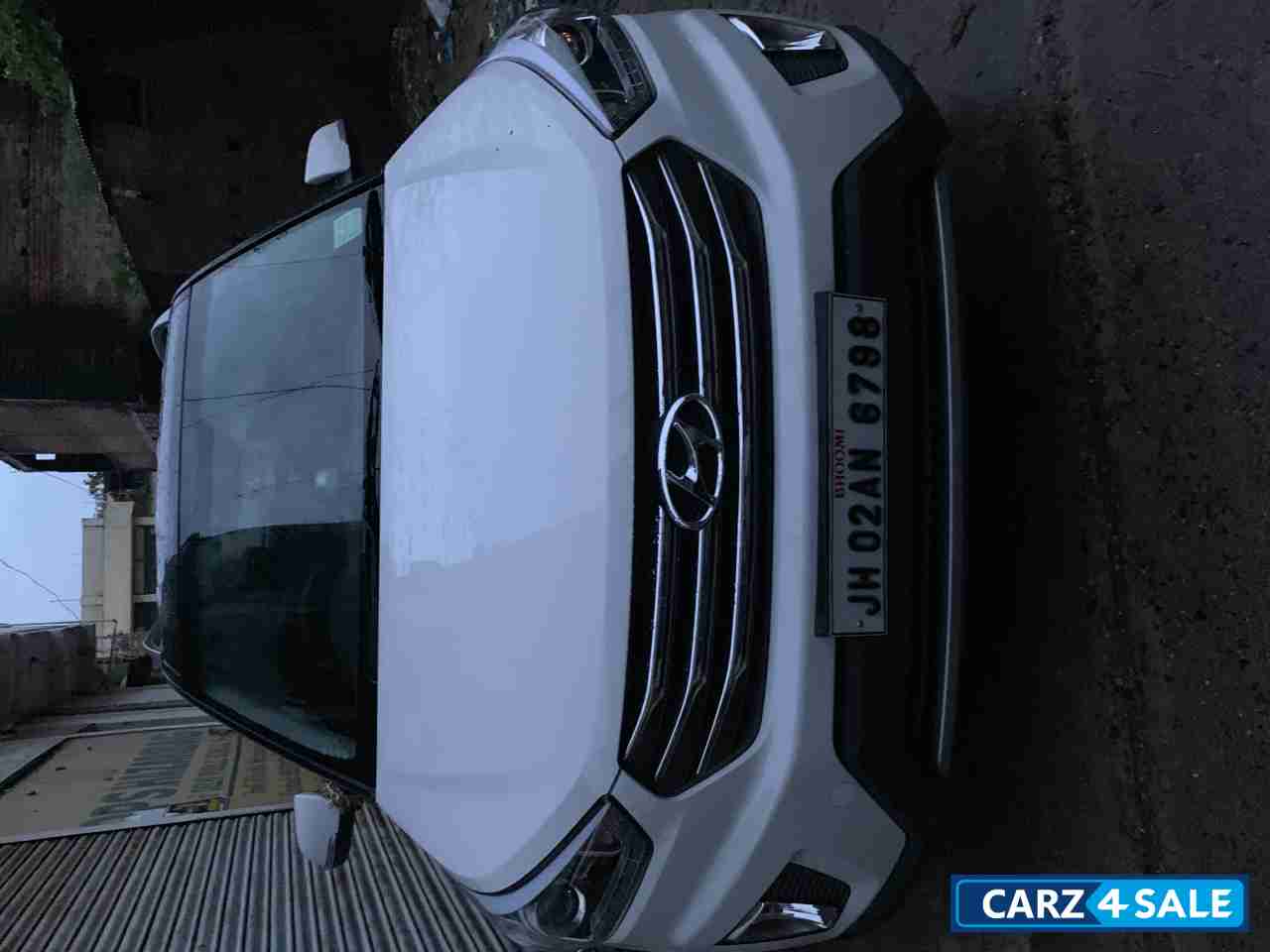 Dual Colour- White&black Hyundai Creta 1.6 SX Plus Special Edition