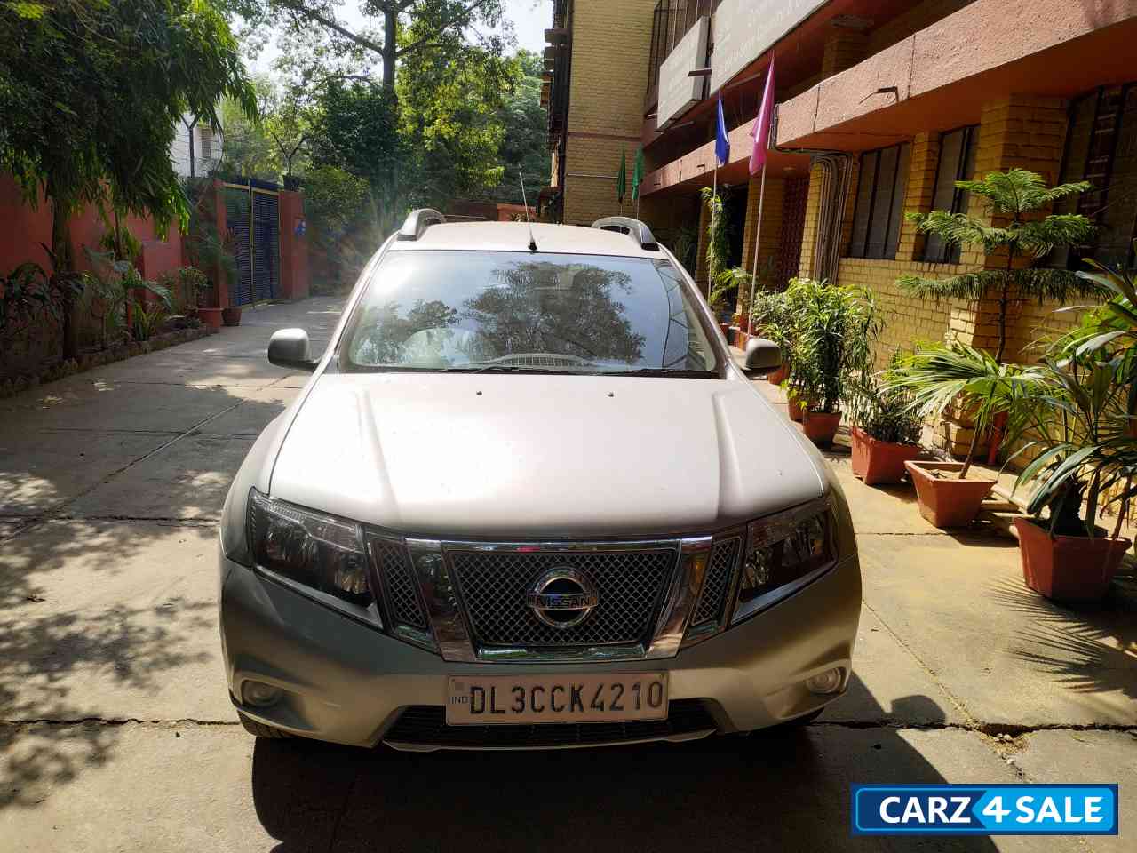 Silver Nissan Terrano XE D