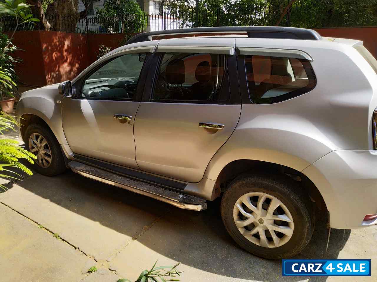 Silver Nissan Terrano XE D