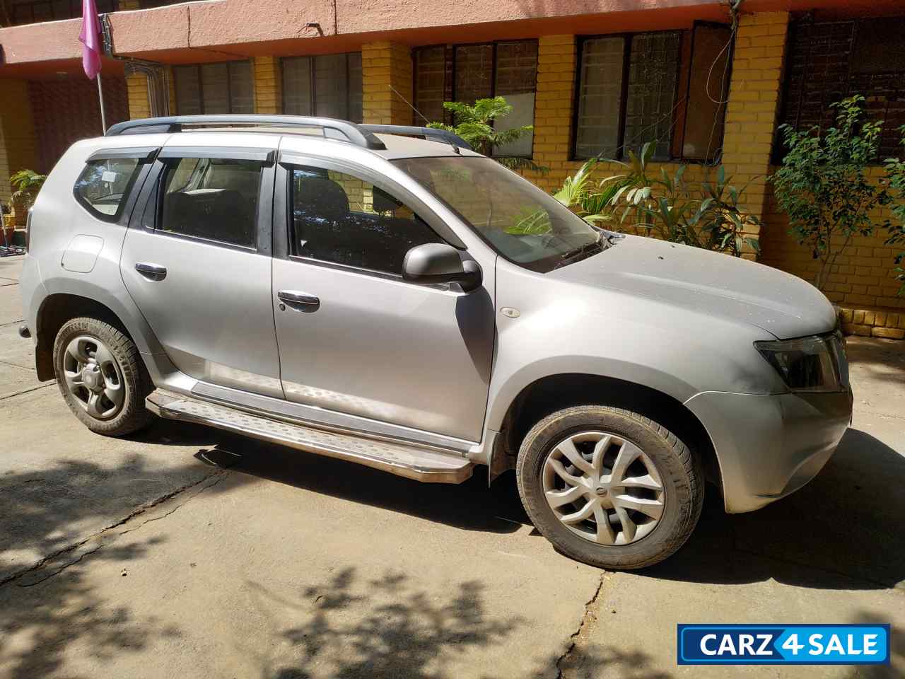 Silver Nissan Terrano XE D