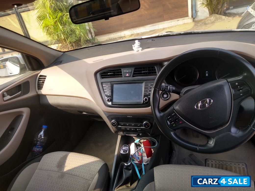 Silver Hyundai Elite i20 Asta 1.4 CRDI O Silver Hyundai Elite i20 Asta 1.4 CRDI O