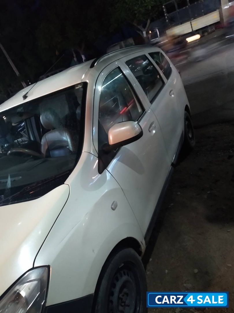 White Renault Lodgy 85 PS RXL