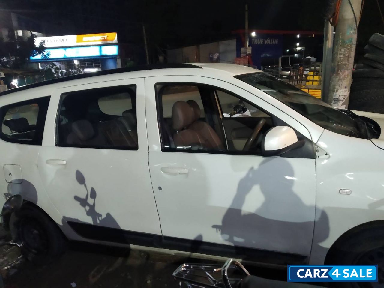 White Renault Lodgy 85 PS RXL