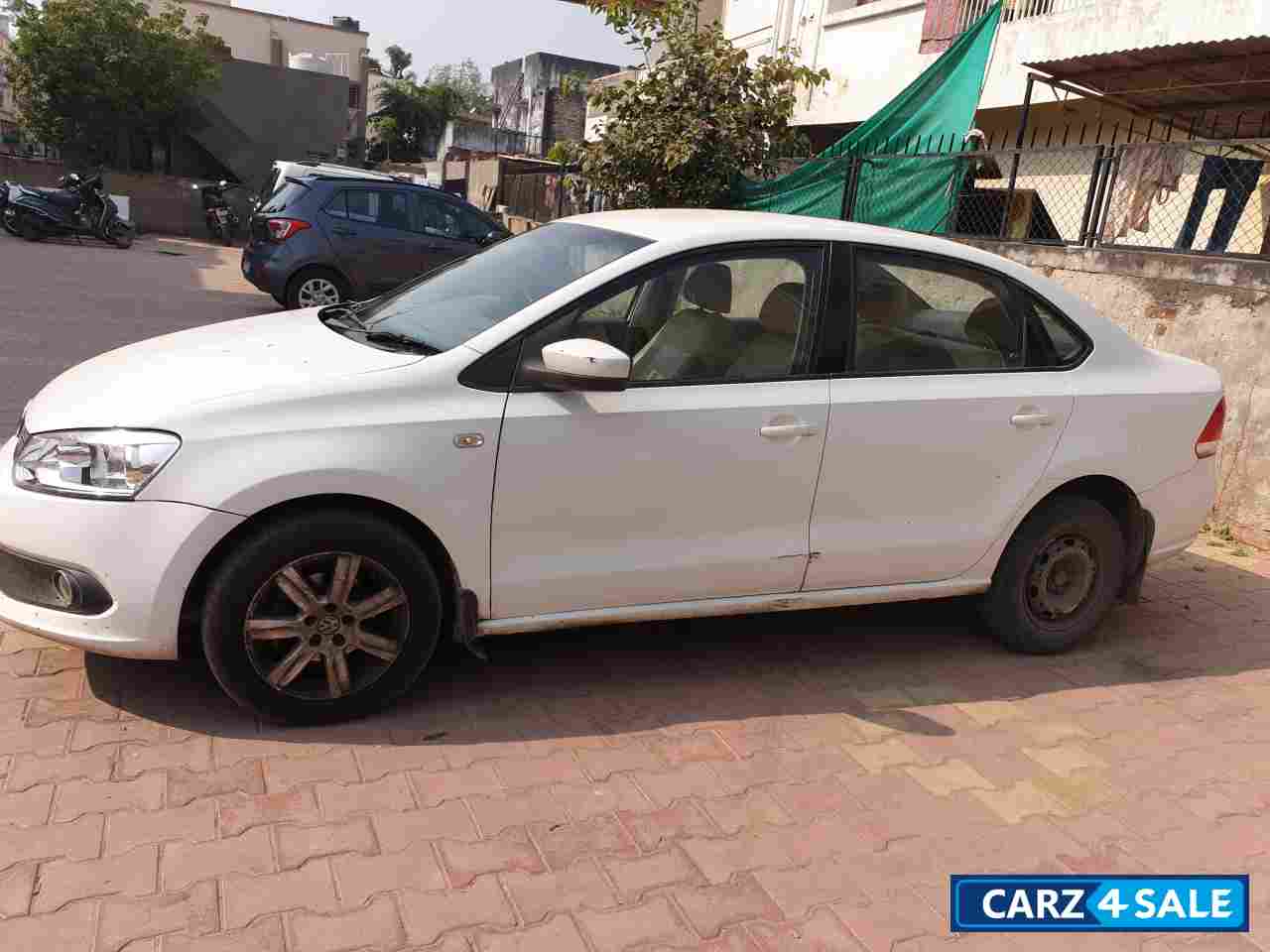 White Volkswagen Vento Diesel Highline