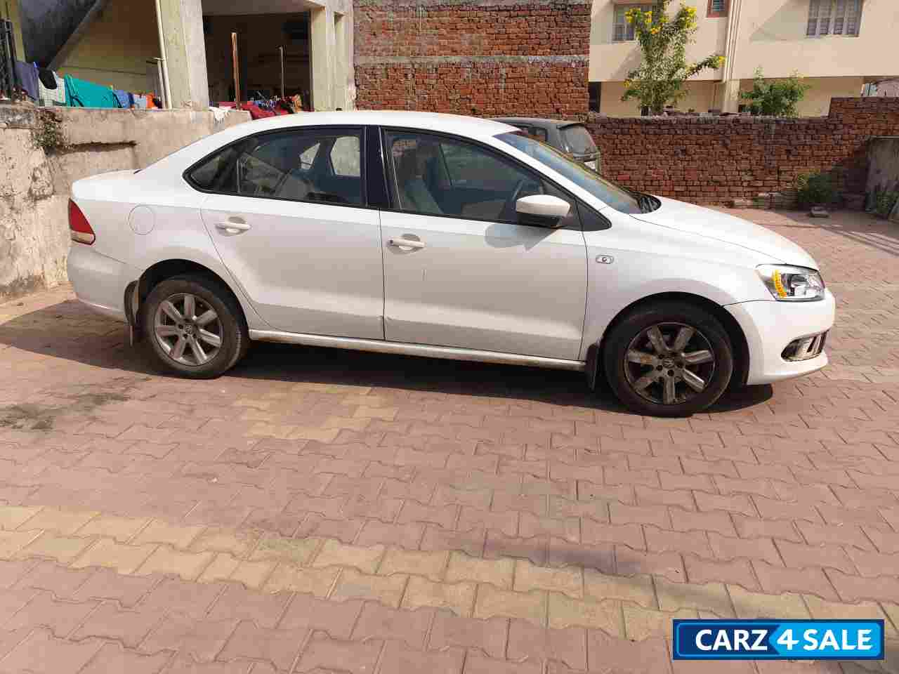 White Volkswagen Vento Diesel Highline