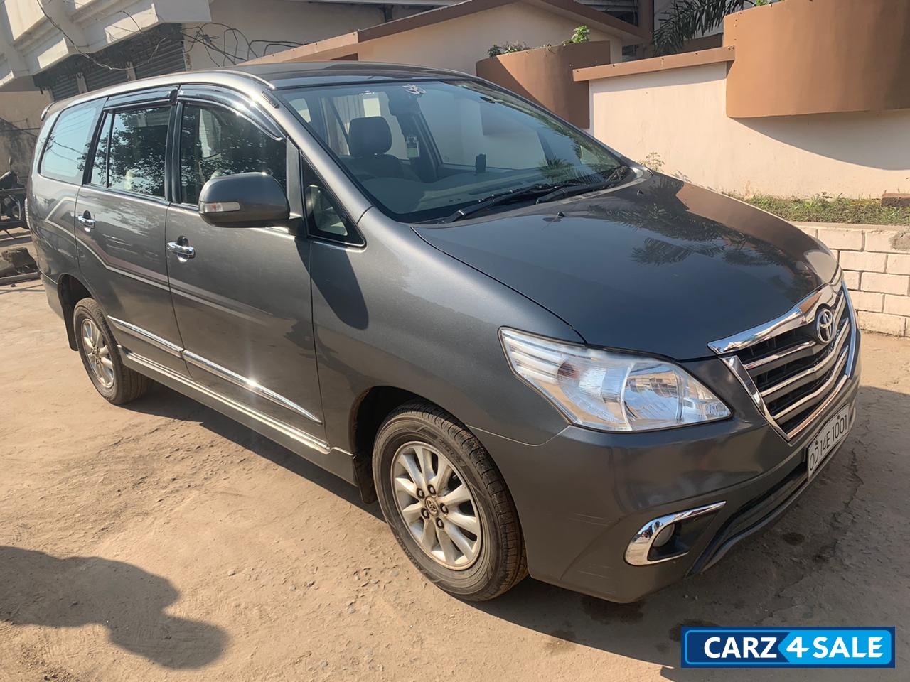 Grey Toyota Innova 2.5 ZX BS IV 7 STR