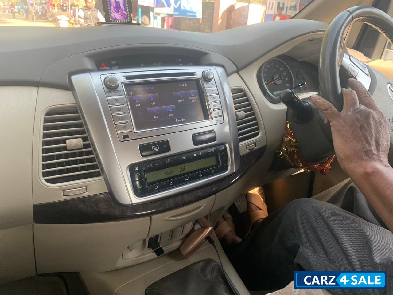 Grey Toyota Innova 2.5 ZX BS IV 7 STR