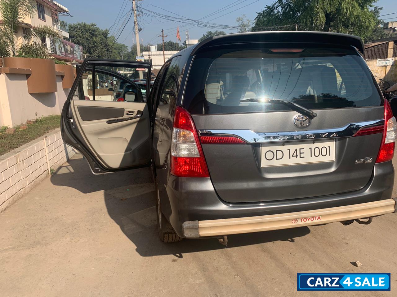 Grey Toyota Innova 2.5 ZX BS IV 7 STR