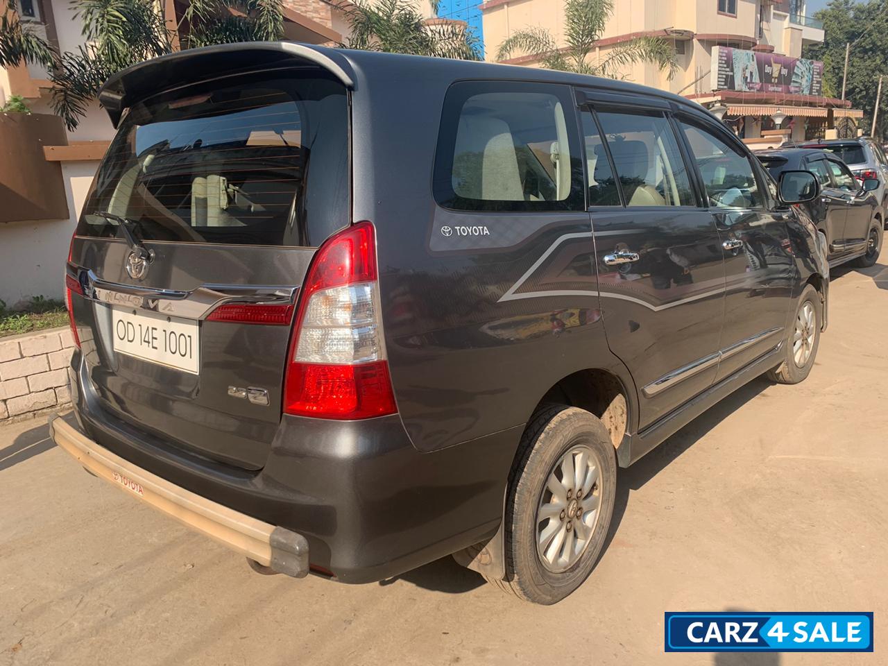 Grey Toyota Innova 2.5 ZX BS IV 7 STR