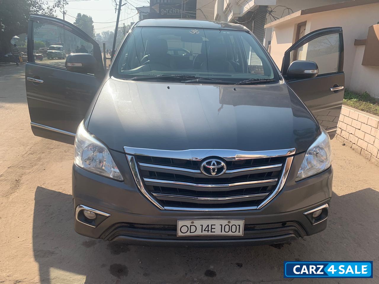 Grey Toyota Innova 2.5 ZX BS IV 7 STR