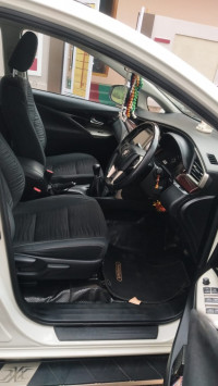 White Toyota Innova Crysta 2.4 VX 7 STR