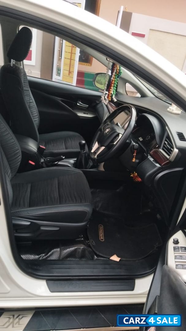 White Toyota Innova Crysta 2.4 VX 7 STR White Toyota Innova Crysta 2.4 VX 7 STR