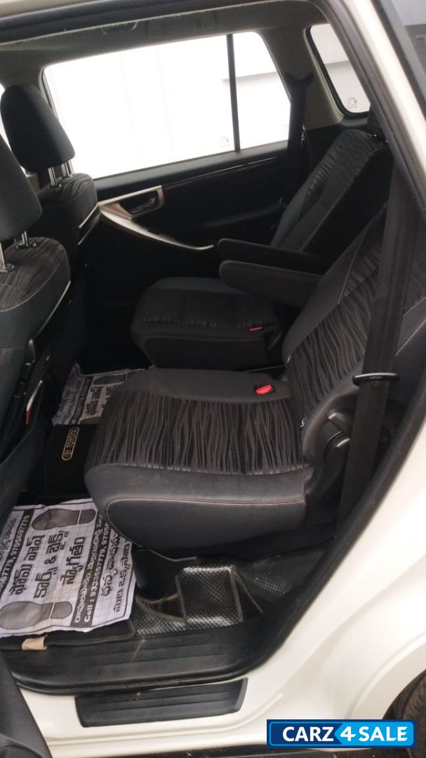 White Toyota Innova Crysta 2.4 VX 7 STR White Toyota Innova Crysta 2.4 VX 7 STR